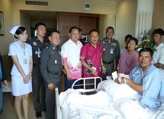 Region 2 Police commander Lt. Gen. Punya Maamen and top Banglamung Station officers visit Prasit Boonserm in hospital.